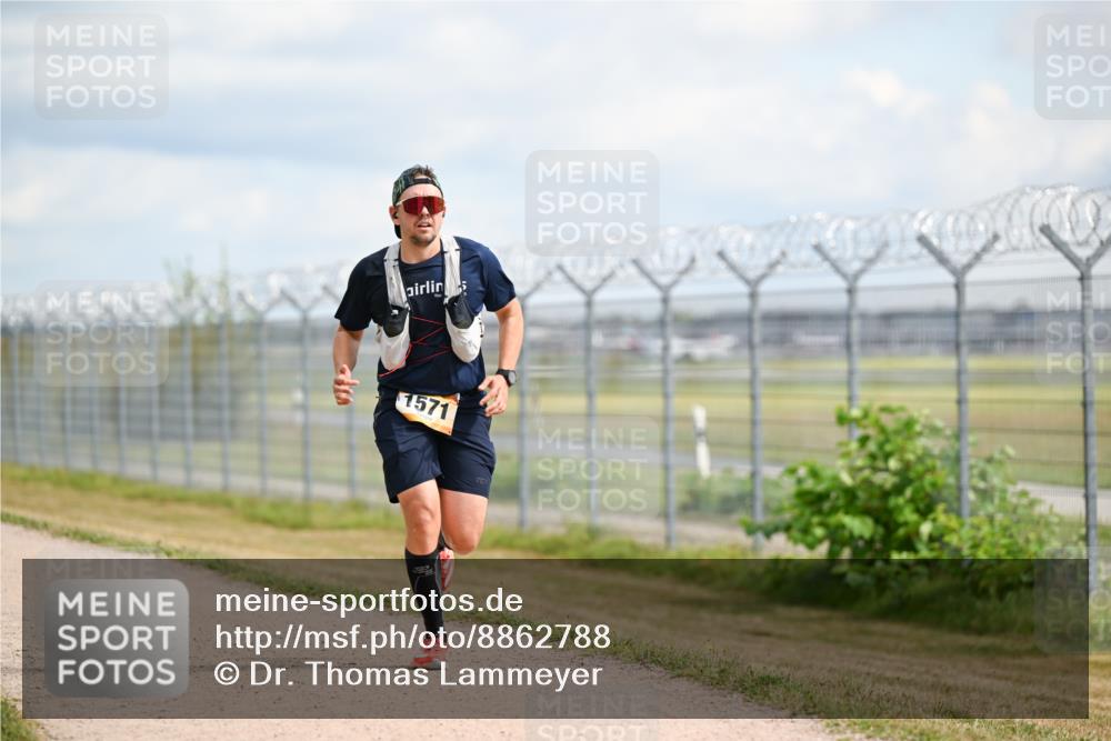 14.09.2025 - Airport Race Dr. Thomas Lammeyer http://msf.ph/oto/8862788 14.09.2025 12:01:58 Laufen 1571 meine-sportfotos.de