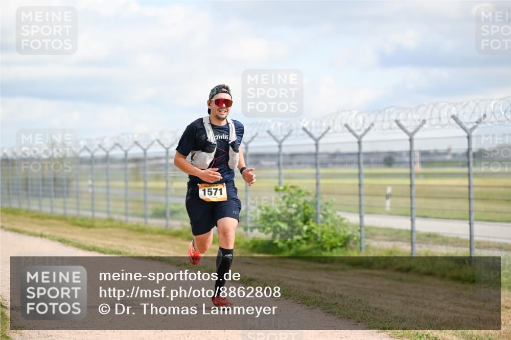 14.09.2025 - Airport Race Dr. Thomas Lammeyer http://msf.ph/oto/8862808 14.09.2025 12:01:59 Laufen 1571 meine-sportfotos.de