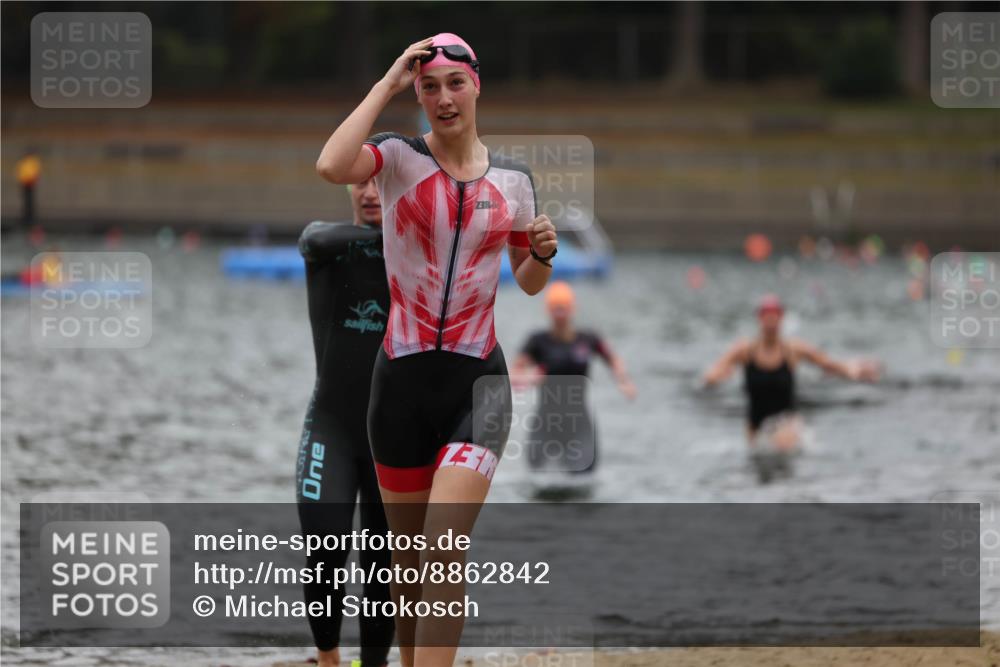 14.09.2025 - Stadtparktriathlon Michael Strokosch http://msf.ph/oto/8862842 14.09.2025 10:12:12 Schwimmen 622, 651, 662, 667, 676 meine-sportfotos.de