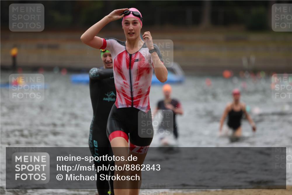 14.09.2025 - Stadtparktriathlon Michael Strokosch http://msf.ph/oto/8862843 14.09.2025 10:12:12 Schwimmen 622, 651, 662, 667, 676 meine-sportfotos.de