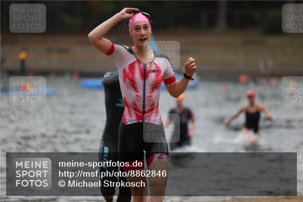 14.09.2025 - Stadtparktriathlon Michael Strokosch http://msf.ph/oto/8862846 14.09.2025 10:12:13 Schwimmen 622, 651, 662, 667, 676 meine-sportfotos.de