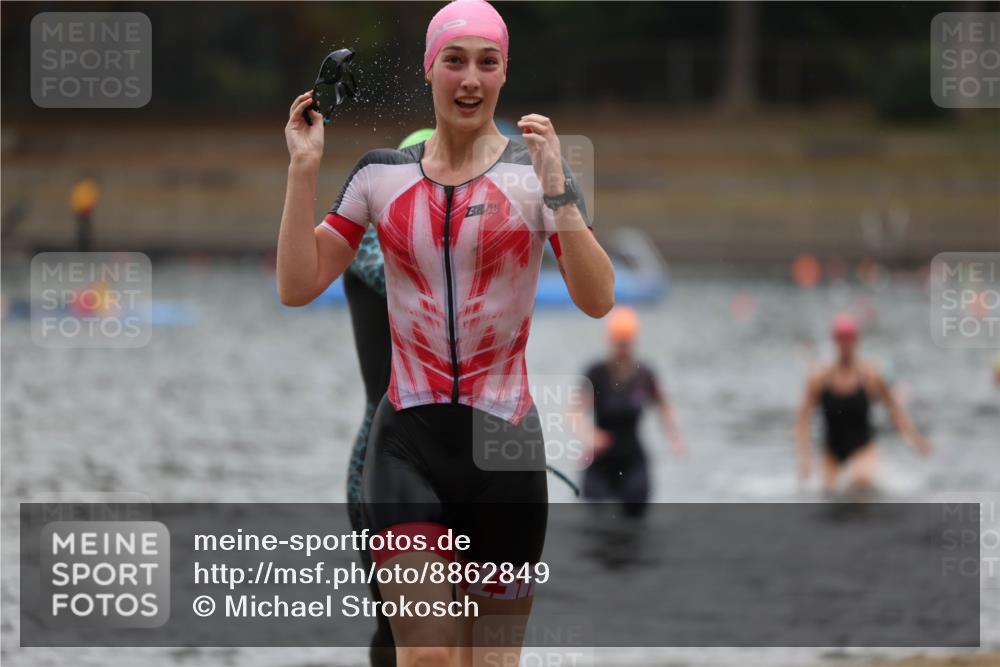 14.09.2025 - Stadtparktriathlon Michael Strokosch http://msf.ph/oto/8862849 14.09.2025 10:12:13 Schwimmen 622, 651, 662, 667, 676 meine-sportfotos.de