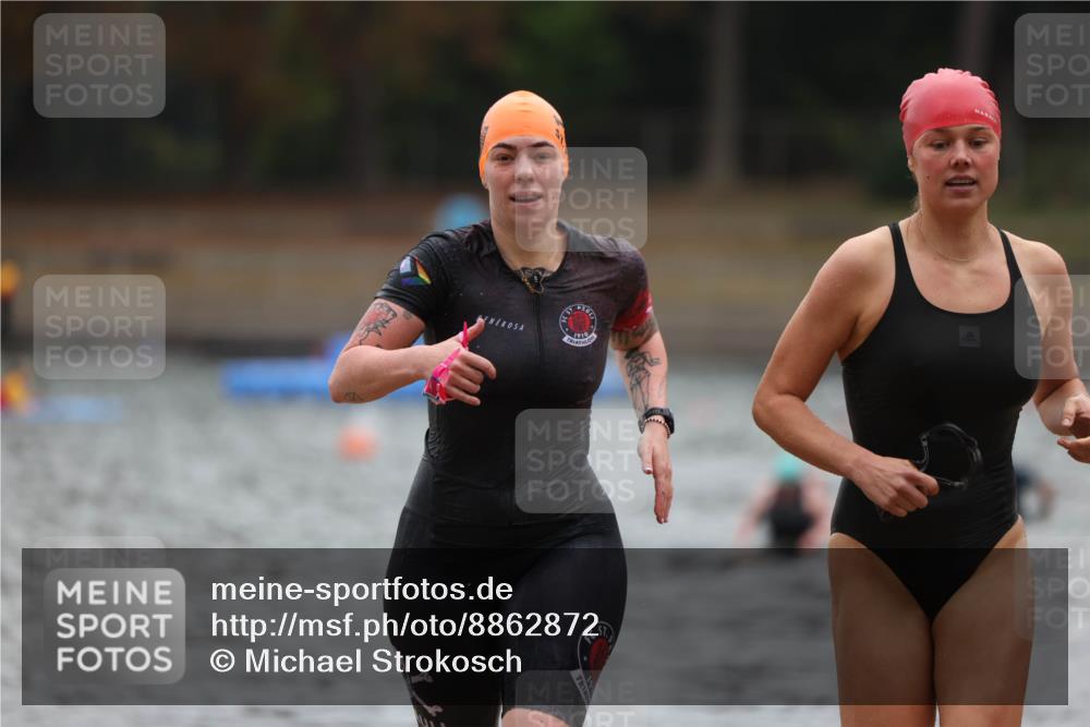 14.09.2025 - Stadtparktriathlon Michael Strokosch http://msf.ph/oto/8862872 14.09.2025 10:12:23 Schwimmen 667, 676 meine-sportfotos.de