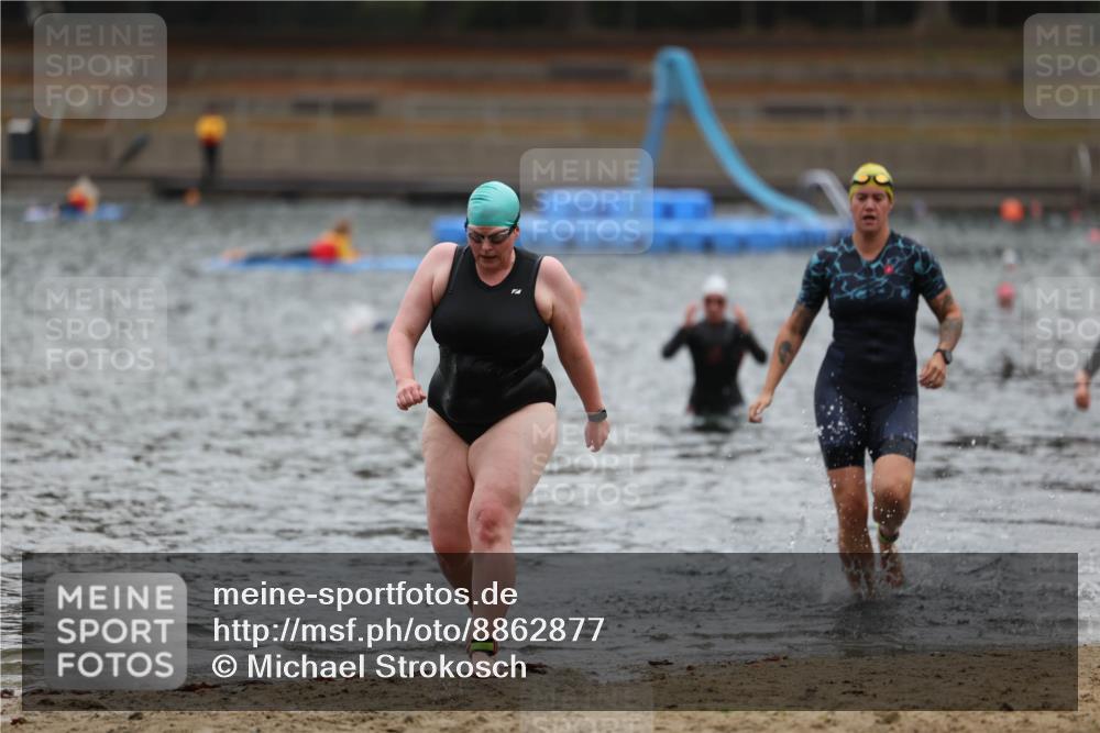 14.09.2025 - Stadtparktriathlon Michael Strokosch http://msf.ph/oto/8862877 14.09.2025 10:12:42 Schwimmen 687, 693, 708 meine-sportfotos.de