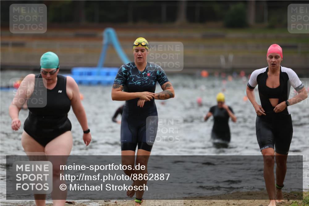 14.09.2025 - Stadtparktriathlon Michael Strokosch http://msf.ph/oto/8862887 14.09.2025 10:12:45 Schwimmen 687, 693, 708 meine-sportfotos.de