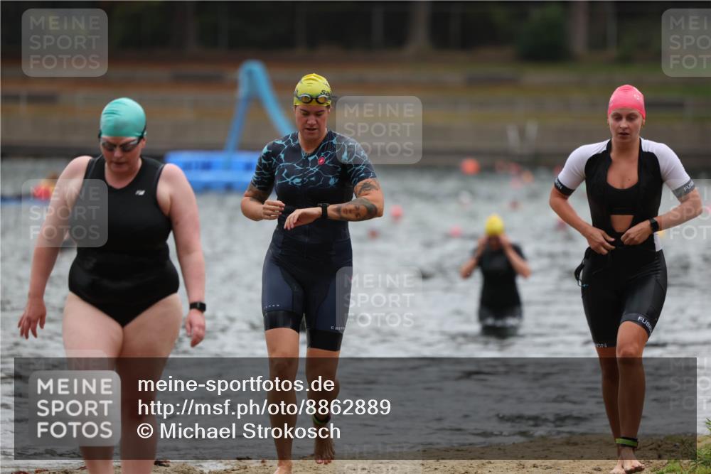 14.09.2025 - Stadtparktriathlon Michael Strokosch http://msf.ph/oto/8862889 14.09.2025 10:12:45 Schwimmen 687, 693, 708 meine-sportfotos.de
