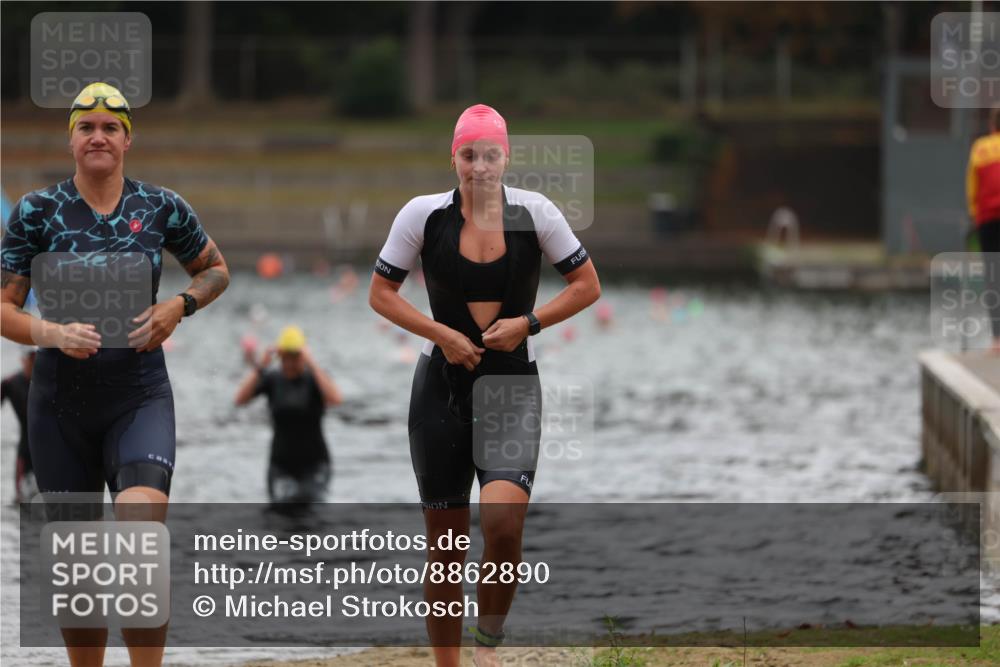 14.09.2025 - Stadtparktriathlon Michael Strokosch http://msf.ph/oto/8862890 14.09.2025 10:12:46 Schwimmen 687, 693, 708 meine-sportfotos.de