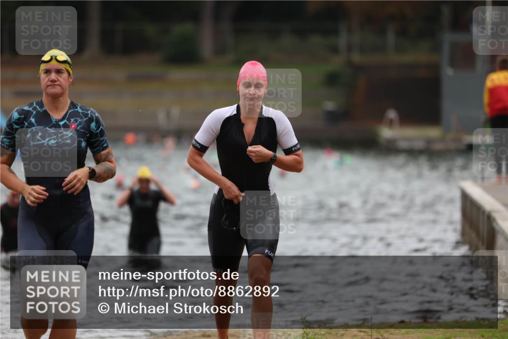 14.09.2025 - Stadtparktriathlon Michael Strokosch http://msf.ph/oto/8862892 14.09.2025 10:12:46 Schwimmen 687, 693, 708 meine-sportfotos.de