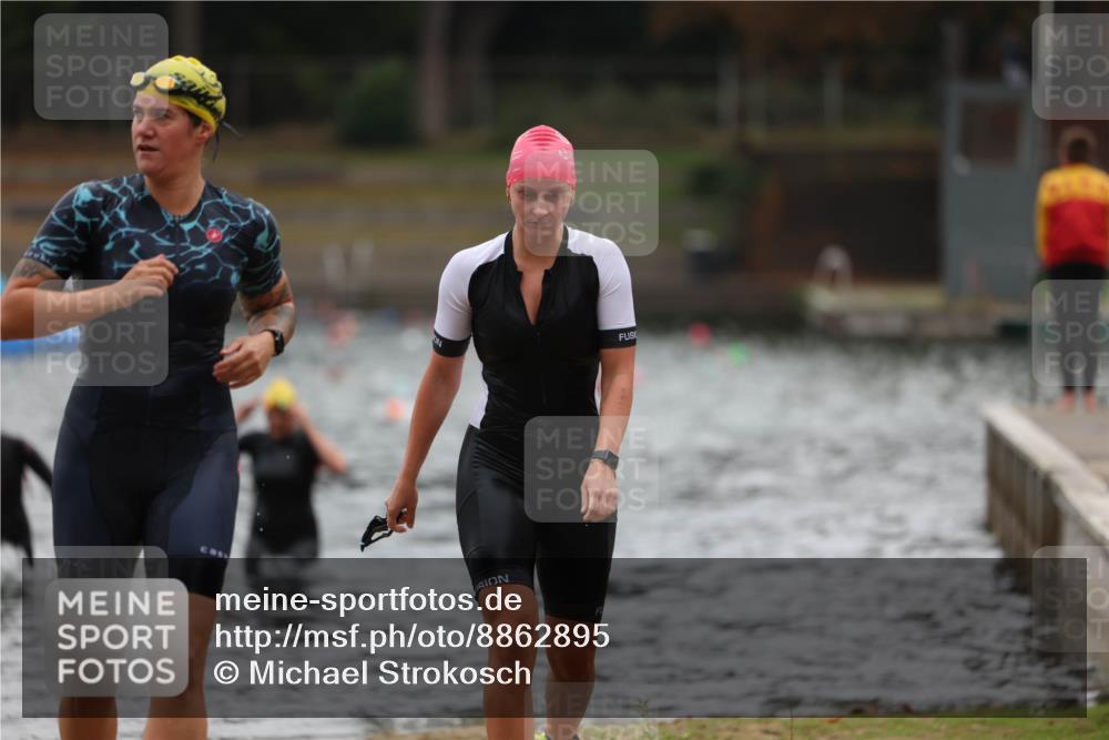14.09.2025 - Stadtparktriathlon Michael Strokosch http://msf.ph/oto/8862895 14.09.2025 10:12:47 Schwimmen 665, 687, 693, 708 meine-sportfotos.de