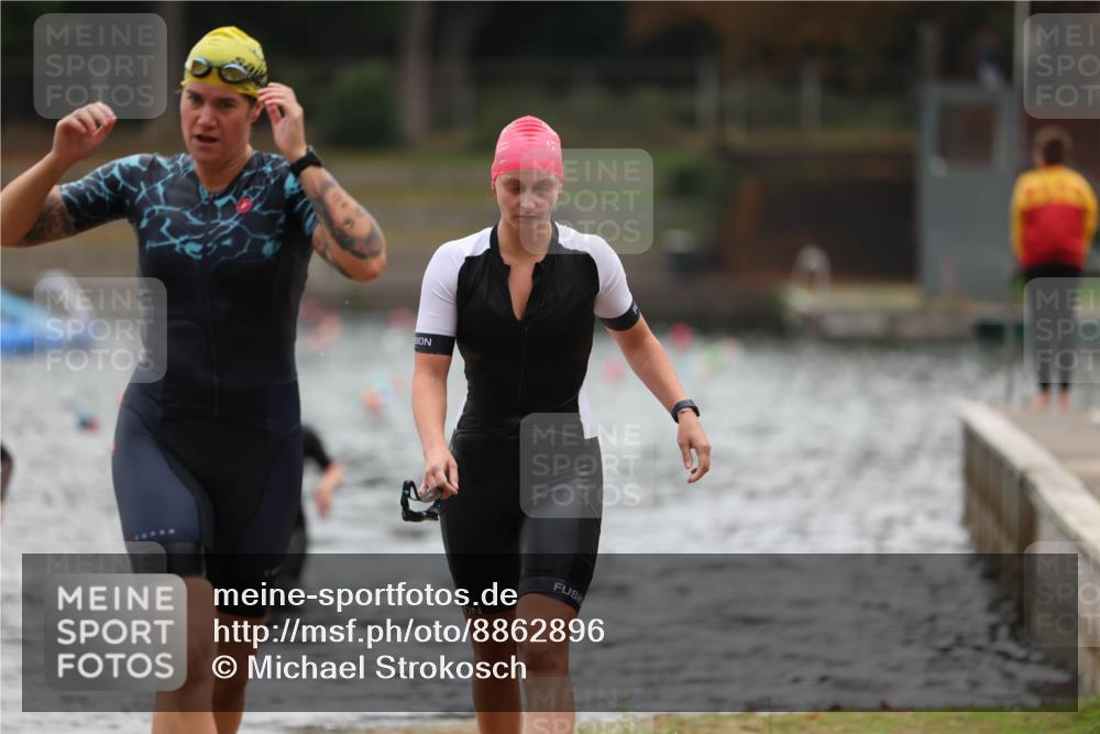 14.09.2025 - Stadtparktriathlon Michael Strokosch http://msf.ph/oto/8862896 14.09.2025 10:12:47 Schwimmen 665, 687, 693, 708 meine-sportfotos.de