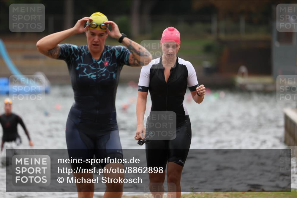 14.09.2025 - Stadtparktriathlon Michael Strokosch http://msf.ph/oto/8862898 14.09.2025 10:12:47 Schwimmen 665, 687, 693, 708 meine-sportfotos.de