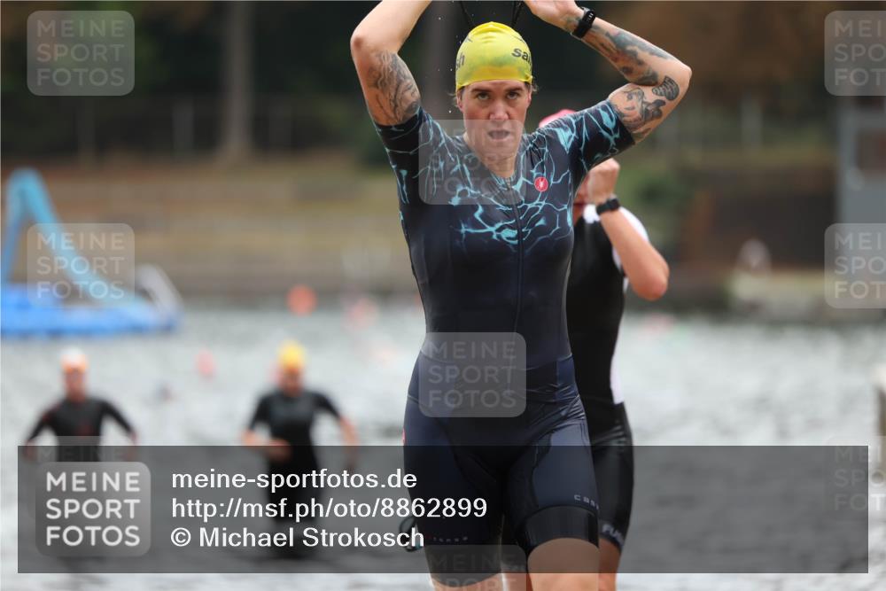 14.09.2025 - Stadtparktriathlon Michael Strokosch http://msf.ph/oto/8862899 14.09.2025 10:12:48 Schwimmen 633, 665, 687, 693, 708 meine-sportfotos.de