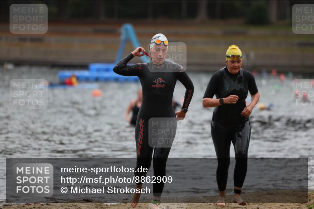 14.09.2025 - Stadtparktriathlon Michael Strokosch http://msf.ph/oto/8862909 14.09.2025 10:12:56 Schwimmen 633, 665 meine-sportfotos.de