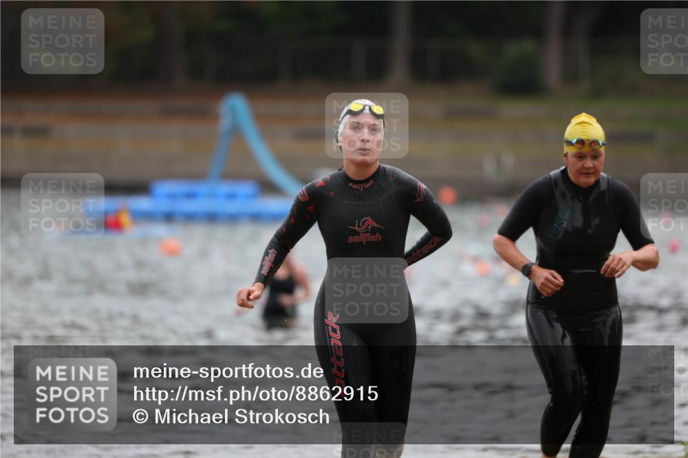 14.09.2025 - Stadtparktriathlon Michael Strokosch http://msf.ph/oto/8862915 14.09.2025 10:12:57 Schwimmen 633, 665 meine-sportfotos.de