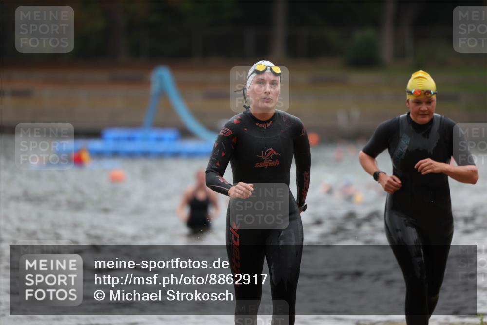 14.09.2025 - Stadtparktriathlon Michael Strokosch http://msf.ph/oto/8862917 14.09.2025 10:12:57 Schwimmen 633, 665 meine-sportfotos.de