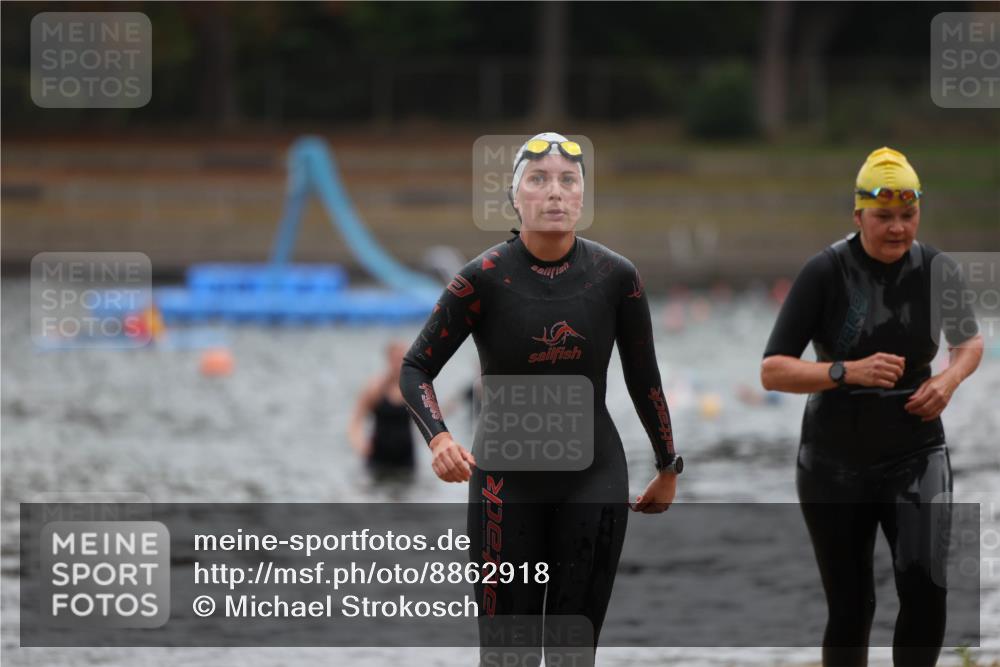 14.09.2025 - Stadtparktriathlon Michael Strokosch http://msf.ph/oto/8862918 14.09.2025 10:12:57 Schwimmen 633, 665 meine-sportfotos.de
