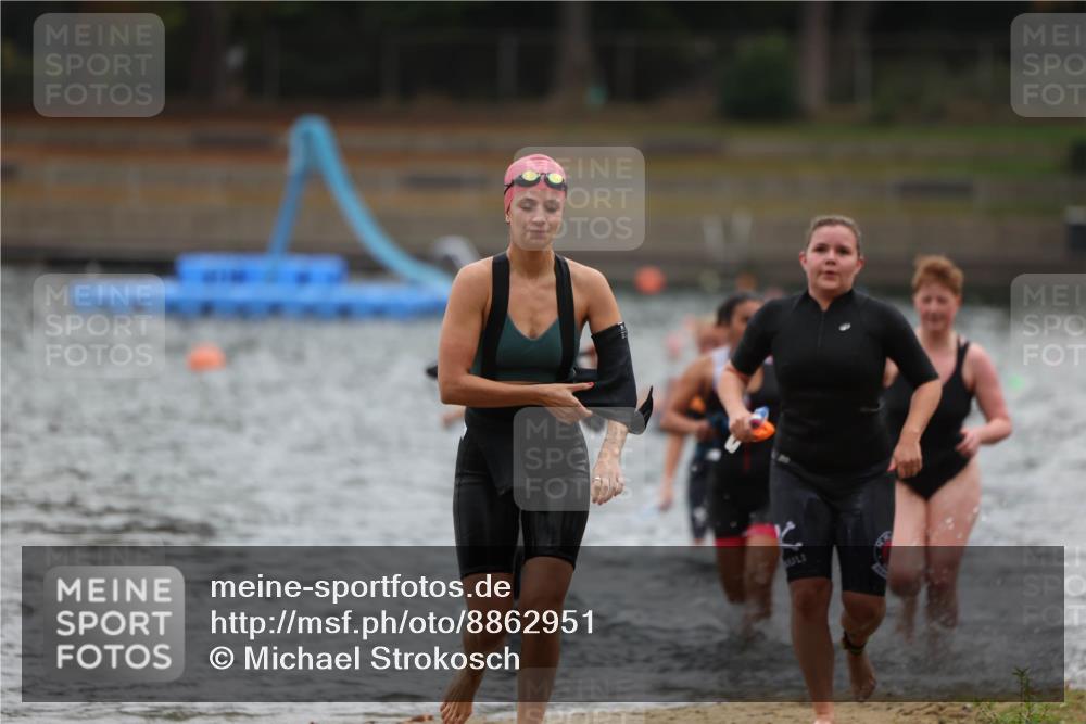 14.09.2025 - Stadtparktriathlon Michael Strokosch http://msf.ph/oto/8862951 14.09.2025 10:13:23 Schwimmen 637, 641, 659, 661, 677, 688, 695, 702, 716 meine-sportfotos.de