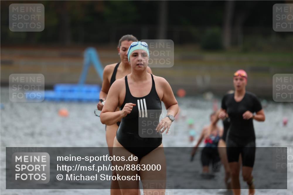 14.09.2025 - Stadtparktriathlon Michael Strokosch http://msf.ph/oto/8863000 14.09.2025 10:13:39 Schwimmen 637, 639, 648, 657, 677, 679, 685, 694, 695 meine-sportfotos.de