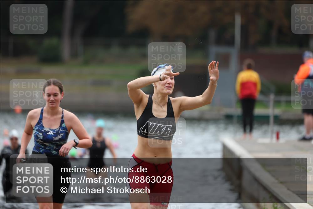 14.09.2025 - Stadtparktriathlon Michael Strokosch http://msf.ph/oto/8863028 14.09.2025 10:13:47 Schwimmen 648, 657, 694, 697, 712 meine-sportfotos.de