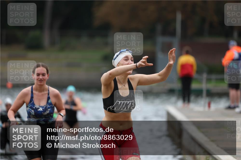 14.09.2025 - Stadtparktriathlon Michael Strokosch http://msf.ph/oto/8863029 14.09.2025 10:13:48 Schwimmen 648, 657, 694, 697, 712 meine-sportfotos.de