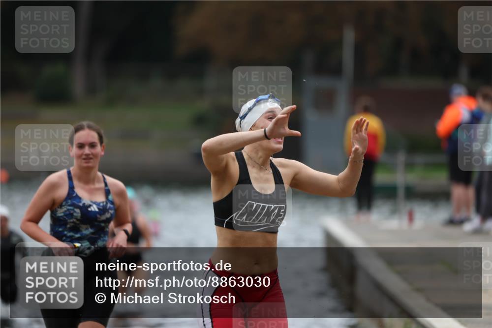 14.09.2025 - Stadtparktriathlon Michael Strokosch http://msf.ph/oto/8863030 14.09.2025 10:13:48 Schwimmen 648, 657, 694, 697, 712 meine-sportfotos.de