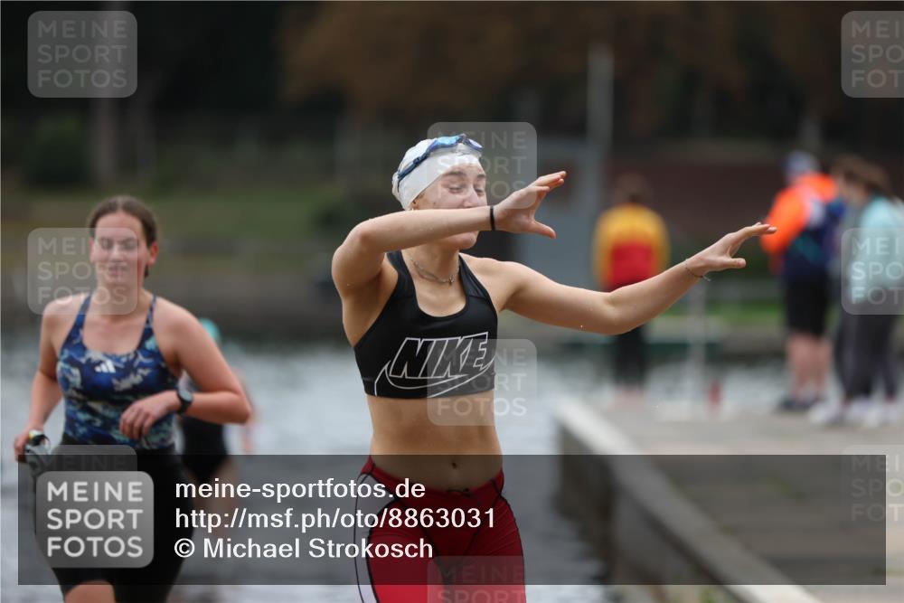14.09.2025 - Stadtparktriathlon Michael Strokosch http://msf.ph/oto/8863031 14.09.2025 10:13:48 Schwimmen 648, 657, 694, 697, 712 meine-sportfotos.de