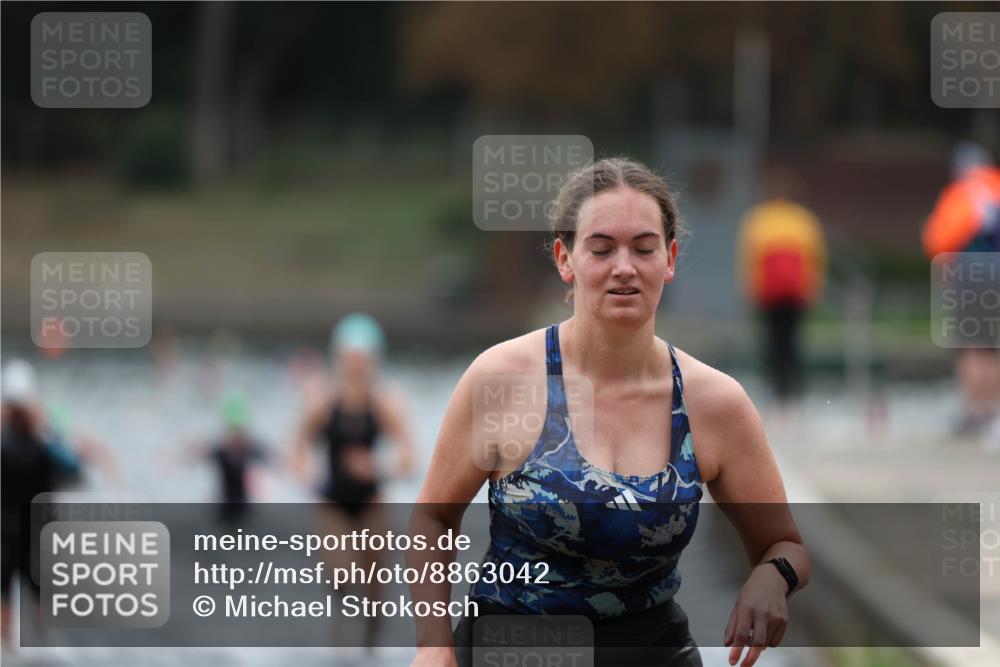 14.09.2025 - Stadtparktriathlon Michael Strokosch http://msf.ph/oto/8863042 14.09.2025 10:13:50 Schwimmen 648, 657, 697, 712 meine-sportfotos.de