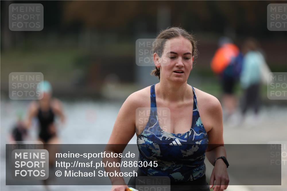 14.09.2025 - Stadtparktriathlon Michael Strokosch http://msf.ph/oto/8863045 14.09.2025 10:13:51 Schwimmen 648, 657, 697, 712 meine-sportfotos.de