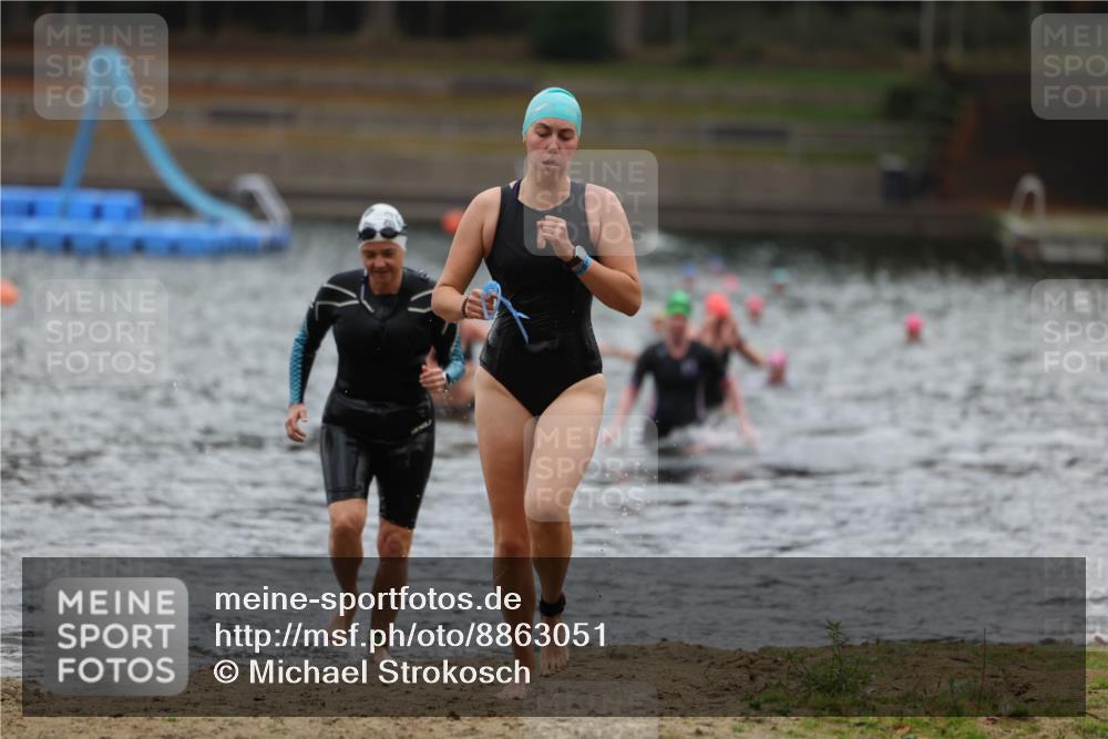 14.09.2025 - Stadtparktriathlon Michael Strokosch http://msf.ph/oto/8863051 14.09.2025 10:13:53 Schwimmen 657, 697, 712 meine-sportfotos.de