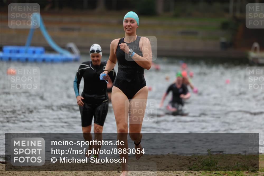 14.09.2025 - Stadtparktriathlon Michael Strokosch http://msf.ph/oto/8863054 14.09.2025 10:13:53 Schwimmen 657, 697, 712 meine-sportfotos.de
