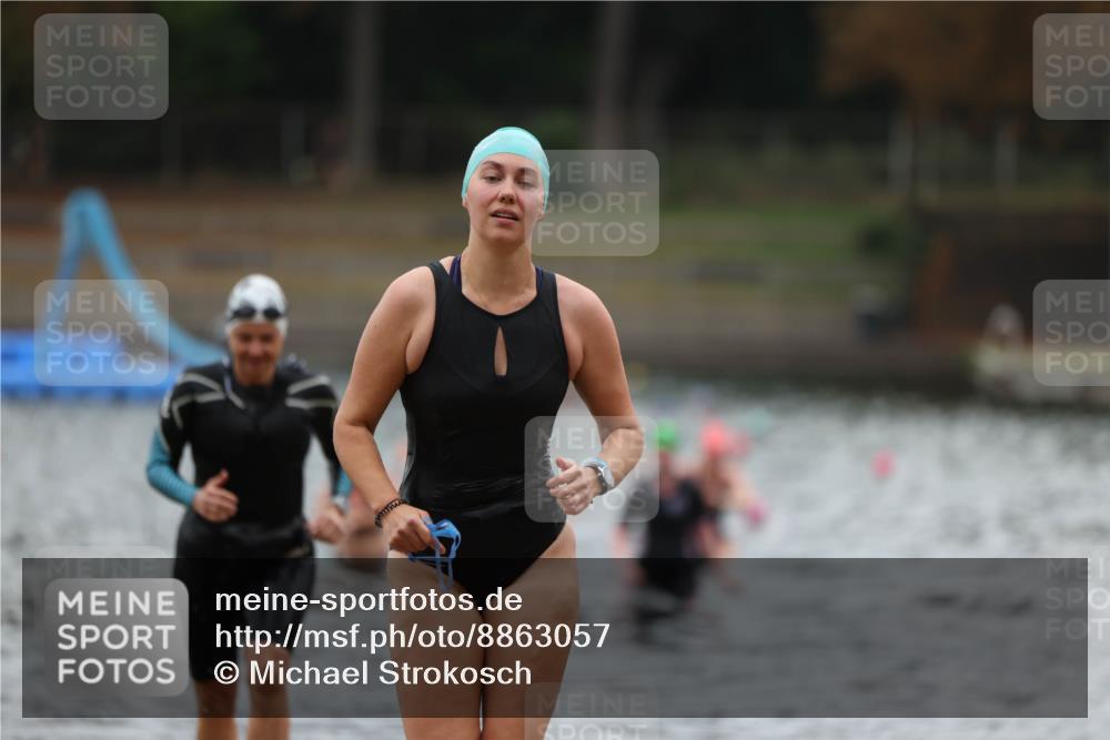 14.09.2025 - Stadtparktriathlon Michael Strokosch http://msf.ph/oto/8863057 14.09.2025 10:13:54 Schwimmen 657, 697, 712 meine-sportfotos.de