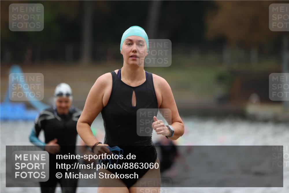 14.09.2025 - Stadtparktriathlon Michael Strokosch http://msf.ph/oto/8863060 14.09.2025 10:13:55 Schwimmen 697, 712 meine-sportfotos.de