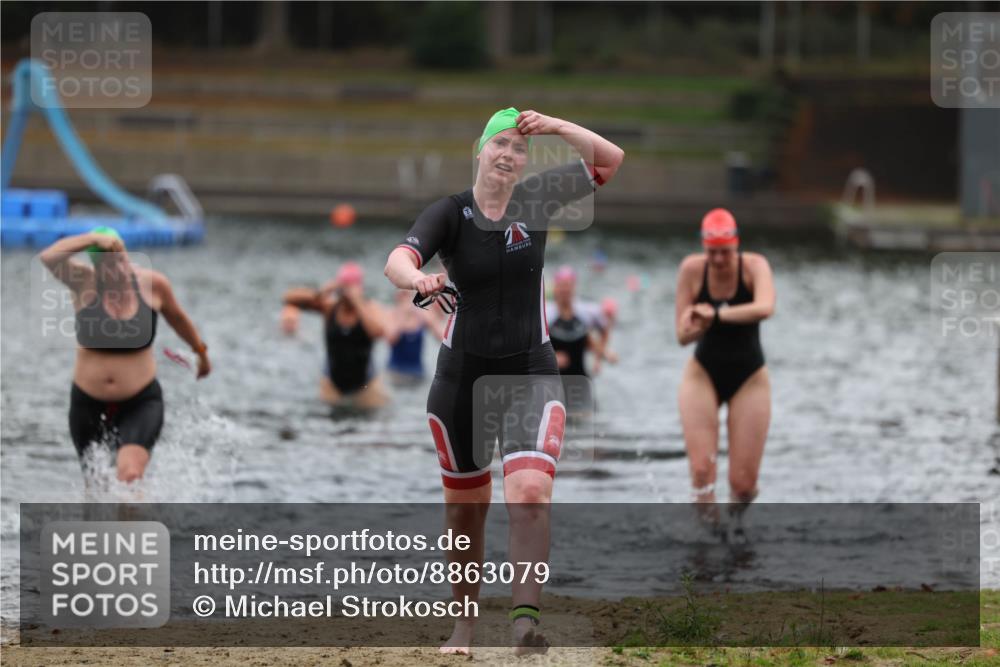 14.09.2025 - Stadtparktriathlon Michael Strokosch http://msf.ph/oto/8863079 14.09.2025 10:14:05 Schwimmen 627, 700, 714 meine-sportfotos.de