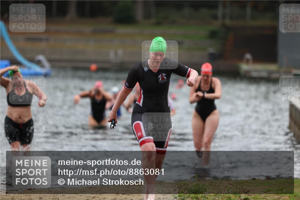 14.09.2025 - Stadtparktriathlon Michael Strokosch http://msf.ph/oto/8863081 14.09.2025 10:14:06 Schwimmen 627, 700, 714 meine-sportfotos.de