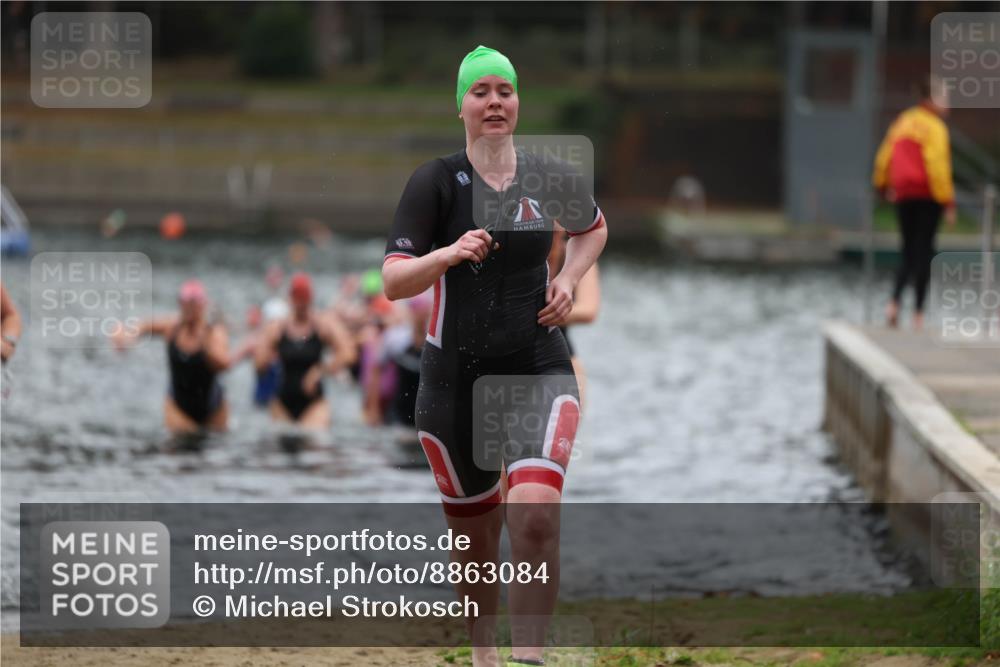 14.09.2025 - Stadtparktriathlon Michael Strokosch http://msf.ph/oto/8863084 14.09.2025 10:14:07 Schwimmen 627, 700, 714 meine-sportfotos.de