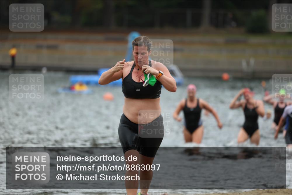 14.09.2025 - Stadtparktriathlon Michael Strokosch http://msf.ph/oto/8863097 14.09.2025 10:14:10 Schwimmen 627, 647, 683, 700, 714 meine-sportfotos.de