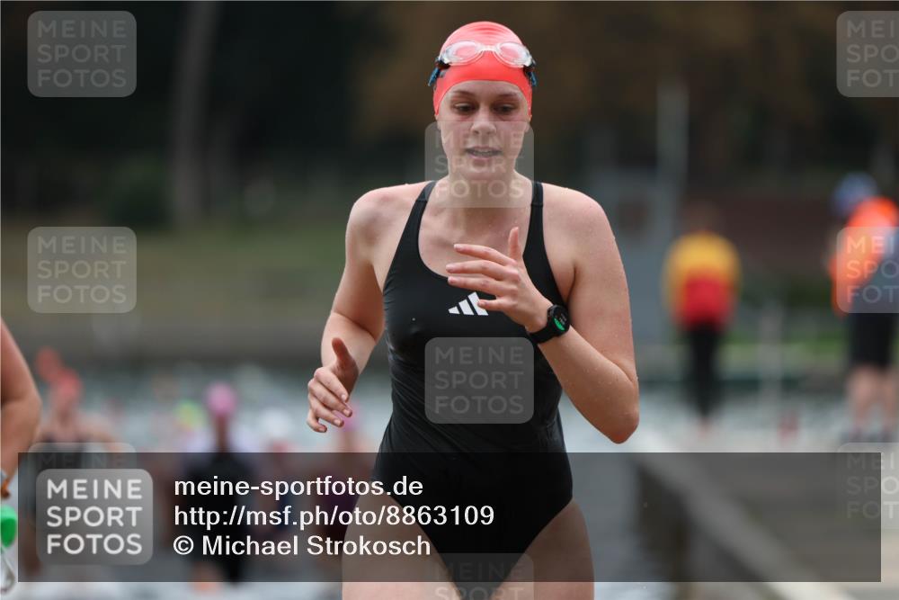 14.09.2025 - Stadtparktriathlon Michael Strokosch http://msf.ph/oto/8863109 14.09.2025 10:14:13 Schwimmen 627, 647, 650, 683, 700, 704, 714, 720 meine-sportfotos.de