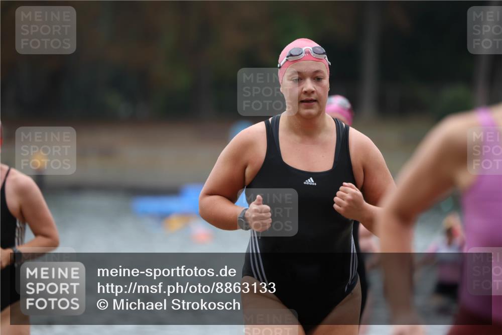 14.09.2025 - Stadtparktriathlon Michael Strokosch http://msf.ph/oto/8863133 14.09.2025 10:14:22 Schwimmen 647, 650, 683, 698, 704, 720 meine-sportfotos.de