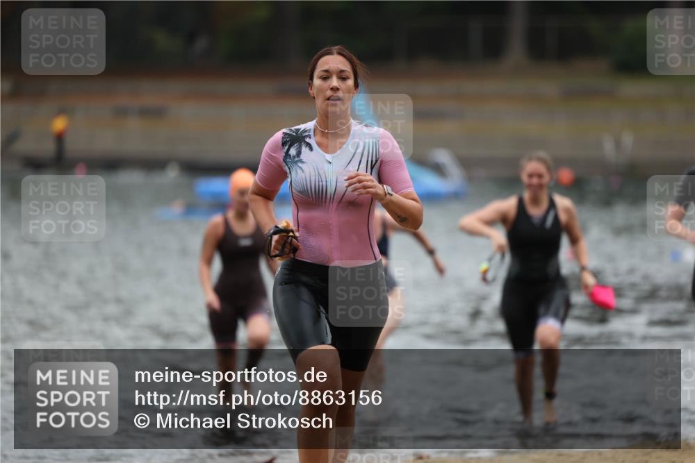 14.09.2025 - Stadtparktriathlon Michael Strokosch http://msf.ph/oto/8863156 14.09.2025 10:14:36 Schwimmen 645, 646, 654, 663, 710 meine-sportfotos.de