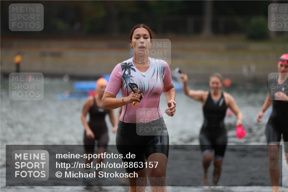 14.09.2025 - Stadtparktriathlon Michael Strokosch http://msf.ph/oto/8863157 14.09.2025 10:14:36 Schwimmen 645, 646, 654, 663, 710 meine-sportfotos.de