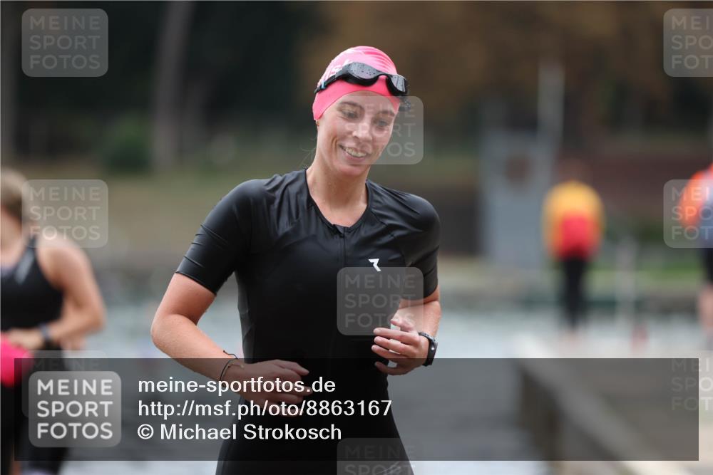14.09.2025 - Stadtparktriathlon Michael Strokosch http://msf.ph/oto/8863167 14.09.2025 10:14:40 Schwimmen 645, 646, 654, 663, 710 meine-sportfotos.de