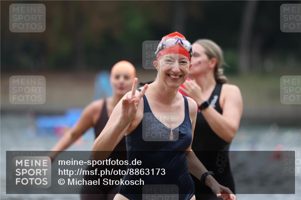 14.09.2025 - Stadtparktriathlon Michael Strokosch http://msf.ph/oto/8863173 14.09.2025 10:14:42 Schwimmen 645, 646, 654, 663, 710 meine-sportfotos.de