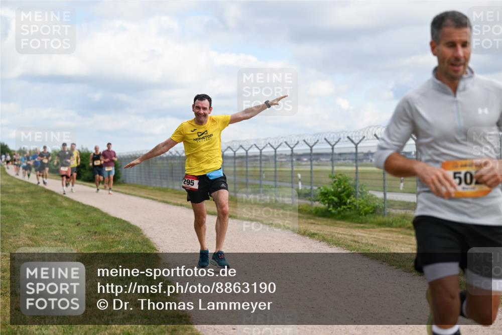 14.09.2025 - Airport Race Dr. Thomas Lammeyer http://msf.ph/oto/8863190 14.09.2025 12:02:45 Laufen 295, 50 meine-sportfotos.de