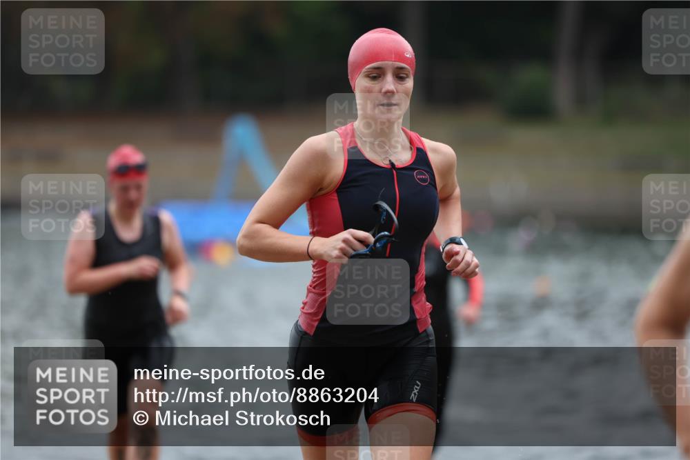 14.09.2025 - Stadtparktriathlon Michael Strokosch http://msf.ph/oto/8863204 14.09.2025 10:15:13 Schwimmen 621, 626, 636, 691, 699, 705 meine-sportfotos.de