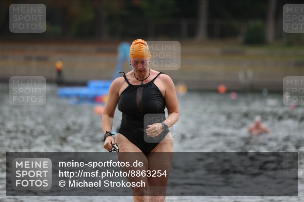 14.09.2025 - Stadtparktriathlon Michael Strokosch http://msf.ph/oto/8863254 14.09.2025 10:16:03 Schwimmen 631, 668 meine-sportfotos.de