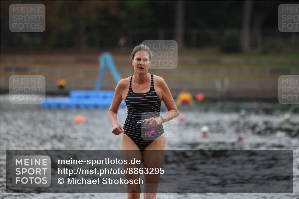 14.09.2025 - Stadtparktriathlon Michael Strokosch http://msf.ph/oto/8863295 14.09.2025 10:17:15 Schwimmen 701 meine-sportfotos.de