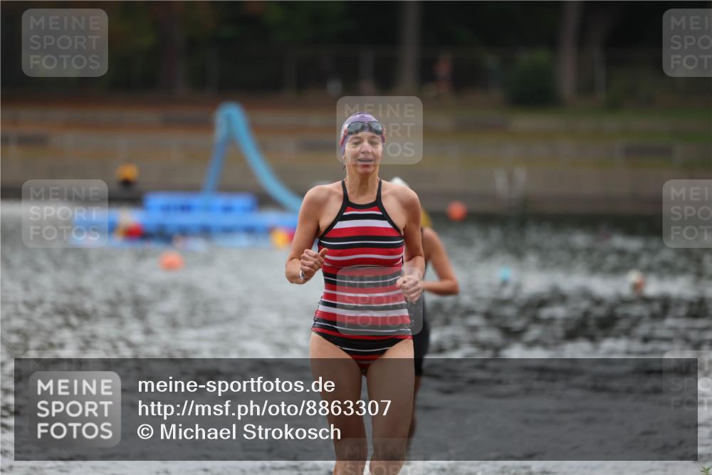 14.09.2025 - Stadtparktriathlon Michael Strokosch http://msf.ph/oto/8863307 14.09.2025 10:17:36 Schwimmen 643, 686 meine-sportfotos.de