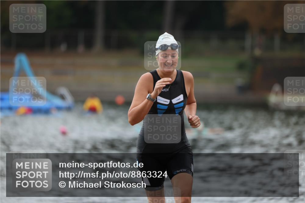 14.09.2025 - Stadtparktriathlon Michael Strokosch http://msf.ph/oto/8863324 14.09.2025 10:17:40 Schwimmen 643, 686 meine-sportfotos.de