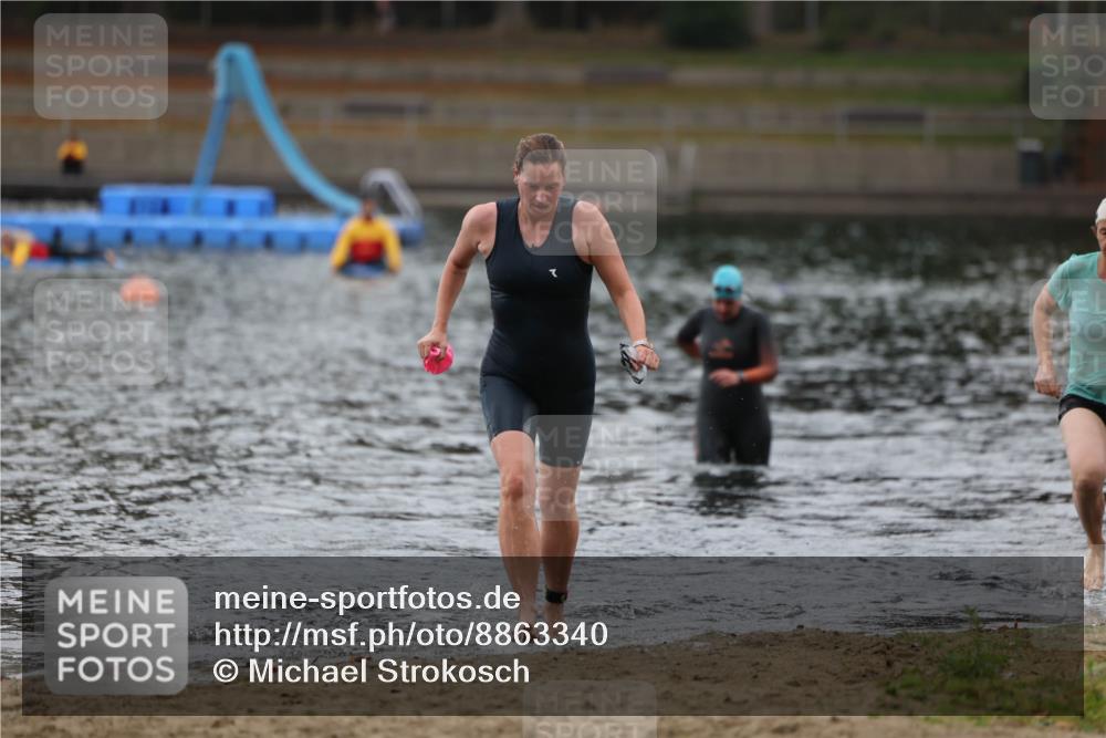 14.09.2025 - Stadtparktriathlon Michael Strokosch http://msf.ph/oto/8863340 14.09.2025 10:18:11 Schwimmen 655, 678 meine-sportfotos.de
