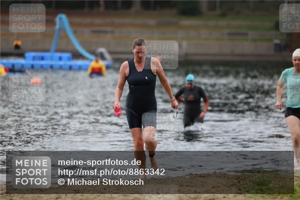 14.09.2025 - Stadtparktriathlon Michael Strokosch http://msf.ph/oto/8863342 14.09.2025 10:18:11 Schwimmen 655, 678 meine-sportfotos.de
